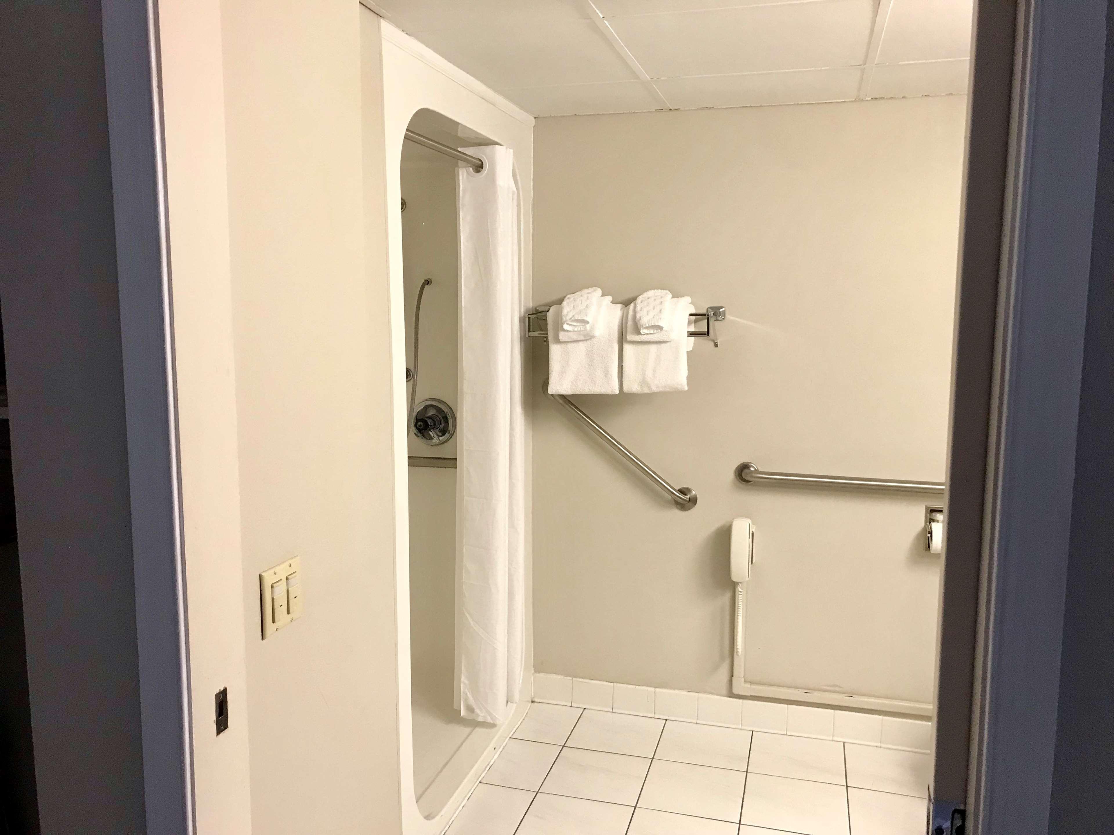 Surestay By Western Lehigh Valley Hotel 3*