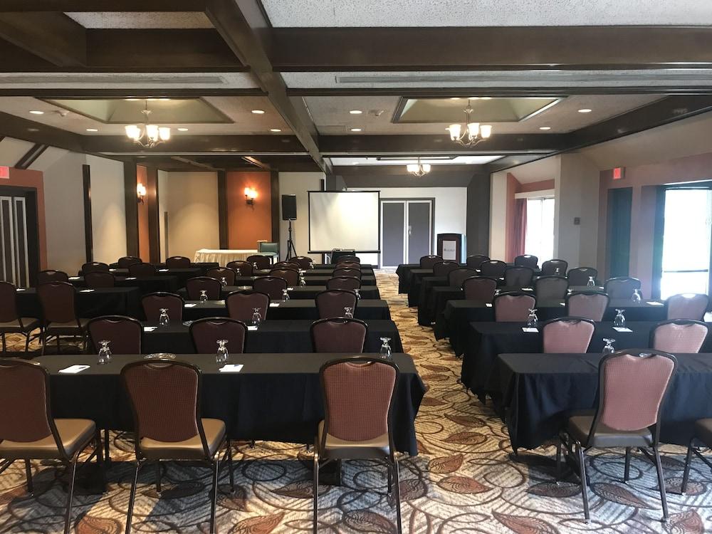 Surestay By Western Lehigh Valley Hotel 3*